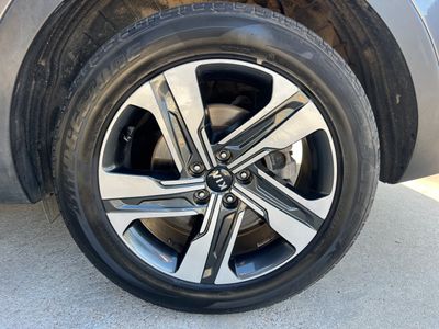 kia-sorento-1-6-t-gdi-phev-emotion-4x4-7pl-p-luxury-28 Thumbnail
