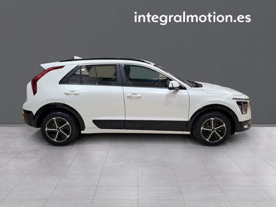 kia-niro-1-6-gdi-hev-104kw-141cv-drive-25 Thumbnail
