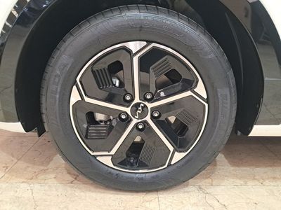 kia-niro-1-6-gdi-hev-104kw-141cv-drive-28 Thumbnail