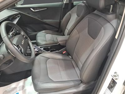 kia-niro-1-6-gdi-hev-104kw-141cv-drive-5 Thumbnail