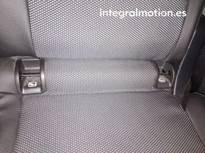 mercedes-clase-glb-180d-business-solution-22 Thumbnail