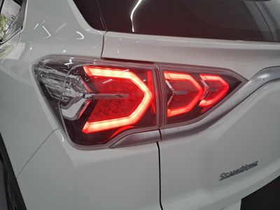 kgm-korando-e-motion-limited-auto-27 Thumbnail