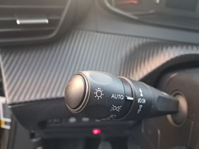 peugeot-2008-allure-pack-bluehdi-81kw-110cv-13 Thumbnail