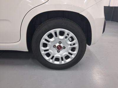 fiat-panda-panda-hybrid-1-0-gse-51kw-70cv-28 Thumbnail