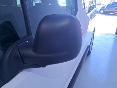 toyota-proace-city-verso-combi-gx-l1-1-5d-100cv-6mt-30 Thumbnail