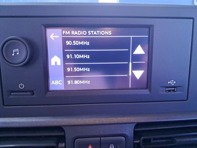 toyota-proace-city-verso-combi-gx-l1-1-5d-100cv-6mt-15 Thumbnail