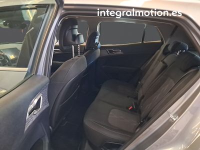 kia-sportage-1-6-crdi-mhev-100kw-136cv-drive-4x2-9 Thumbnail