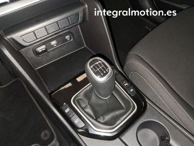 kia-sportage-1-6-crdi-mhev-100kw-136cv-drive-4x2-17 Thumbnail