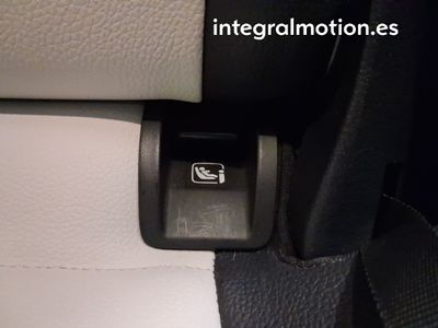 mercedes-gla-gla-250-e-22 Thumbnail