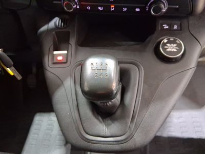 peugeot-partner-4x4-premium-long-600kg-furg-n-derivado-de-turismo-11 Thumbnail