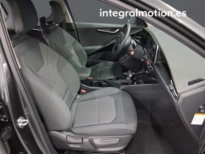 kia-niro-1-6-gdi-hev-104kw-141cv-concept-8 Thumbnail