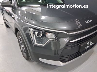 kia-niro-1-6-gdi-hev-104kw-141cv-concept-26 Thumbnail
