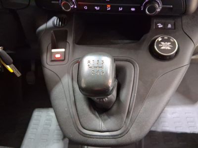 peugeot-partner-4x4-premium-long-600kg-furg-n-derivado-de-turismo-11 Thumbnail