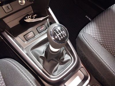 suzuki-vitara-1-4-t-s2-mild-hybrid-17 Thumbnail