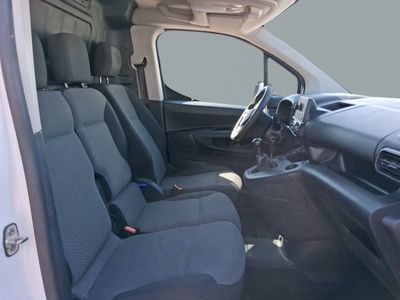 opel-combo-cargo-furgon-1-5td-s-s-l-3pzs-9 Thumbnail