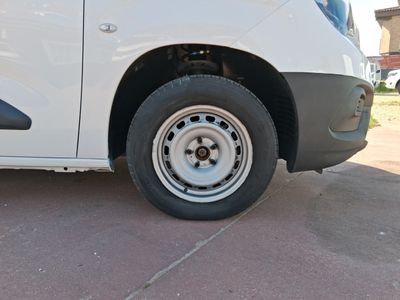 opel-combo-cargo-furgon-1-5td-s-s-l-3pzs-18 Thumbnail