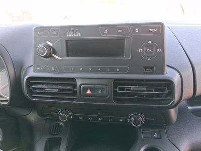 opel-combo-cargo-furgon-1-5td-s-s-l-3pzs-10 Thumbnail