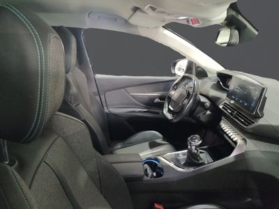 peugeot-3008-1-5-bluehdi-96kw-130cv-s-s-allure-7 Thumbnail