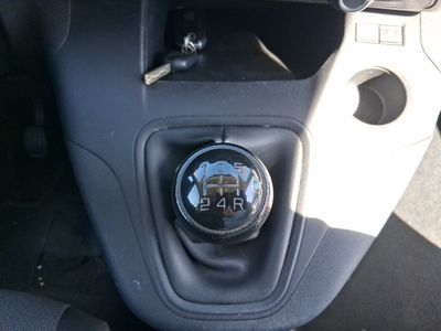peugeot-partner-furgon-1-5blue-hdi-75-pro-11 Thumbnail