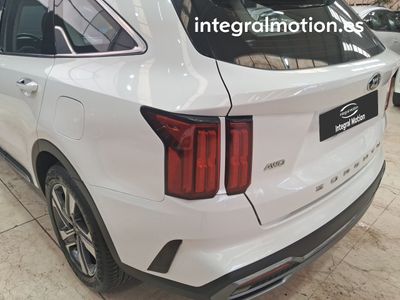 kia-sorento-1-6-t-gdi-phev-emotion-4x4-7pl-27 Thumbnail