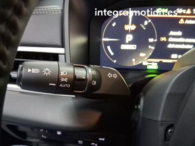 mitsubishi-outlander-phev-kaiteki-4wd-13 Thumbnail