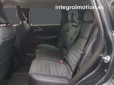 mitsubishi-outlander-phev-kaiteki-4wd-9 Thumbnail