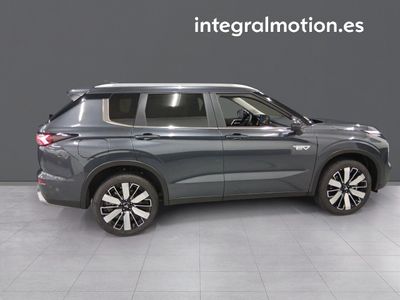 mitsubishi-outlander-phev-kaiteki-4wd-25 Thumbnail