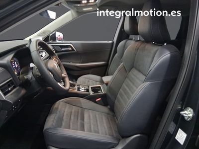 mitsubishi-outlander-phev-kaiteki-4wd-5 Thumbnail