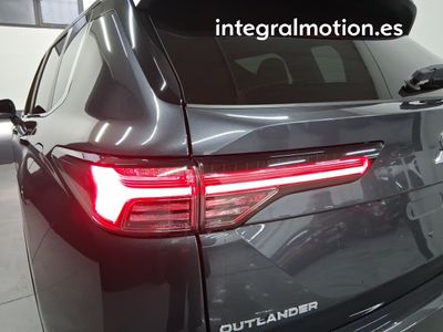 mitsubishi-outlander-phev-kaiteki-4wd-27 Thumbnail