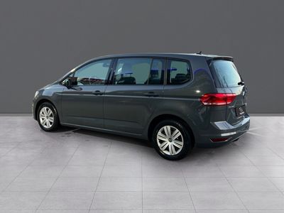 volkswagen-touran-2-0-tdi-85kw-trendline-dsg-7pl-2 Thumbnail