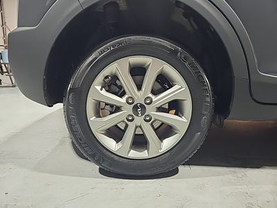 kia-stonic-1-2-dpi-62kw-84cv-drive-27 Thumbnail