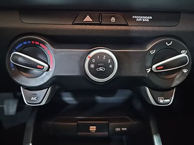 kia-stonic-1-2-dpi-62kw-84cv-drive-15 Thumbnail