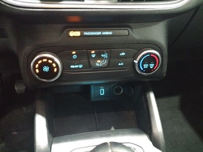 ford-focus-1-0-ecoboost-92kw-active-16 Thumbnail