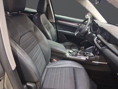 alfa-romeo-stelvio-2-2-di-sel-132kw-180cv-super-rwd-8 Thumbnail