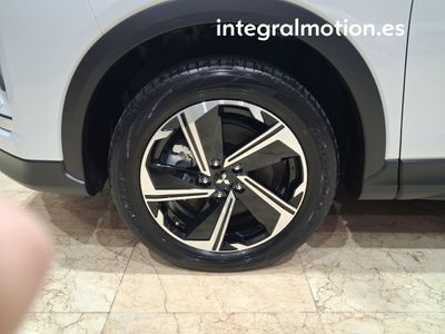 mitsubishi-eclipse-cross-phev-kaiteki-4wd-27 Thumbnail
