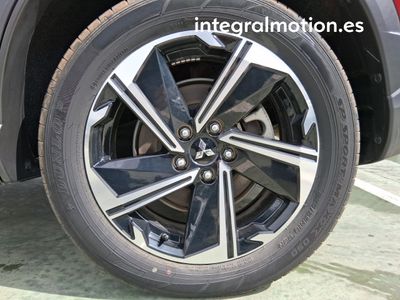 mitsubishi-eclipse-cross-phev-kaiteki-4wd-28 Thumbnail
