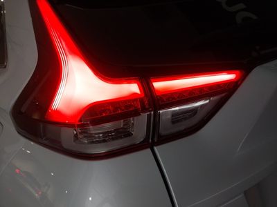 mitsubishi-eclipse-cross-phev-kaiteki-4wd-27 Thumbnail