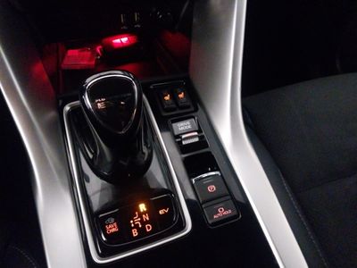 mitsubishi-eclipse-cross-phev-kaiteki-4wd-17 Thumbnail