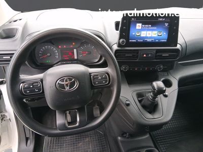 toyota-proace-city-van-furgon-1-5d-100cv-7 Thumbnail