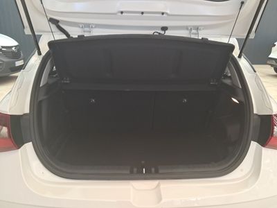 hyundai-i20-1-0-tgdi-74kw-100cv-48v-essence-28 Thumbnail