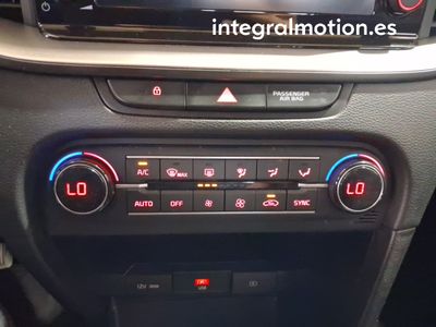 kia-ceed-1-0-mhev-88kw-120cv-drive-dct-16 Thumbnail