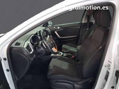 kia-ceed-1-0-mhev-88kw-120cv-drive-dct-5 Thumbnail