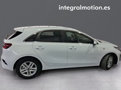 kia-ceed-1-0-mhev-88kw-120cv-drive-dct-25 Thumbnail