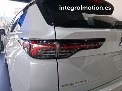 mitsubishi-outlander-phev-kaiteki-4wd-27 Thumbnail