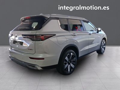 mitsubishi-outlander-phev-kaiteki-4wd-4 Thumbnail