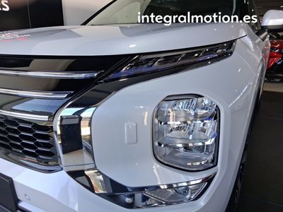 mitsubishi-outlander-phev-kaiteki-4wd-26 Thumbnail