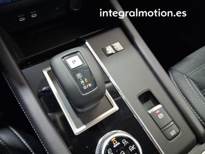 mitsubishi-outlander-phev-kaiteki-4wd-17 Thumbnail