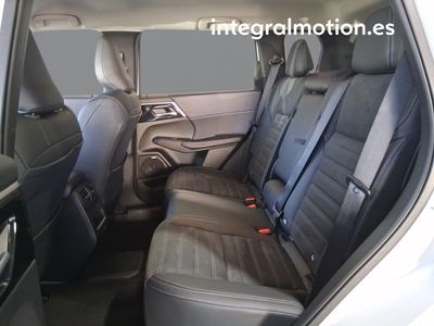 mitsubishi-outlander-phev-kaiteki-4wd-9 Thumbnail
