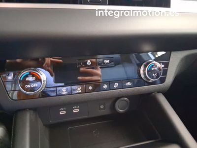 mitsubishi-outlander-phev-kaiteki-4wd-16 Thumbnail