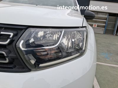 dacia-duster-comfort-blue-dci-85kw-115cv-4x4-25 Thumbnail